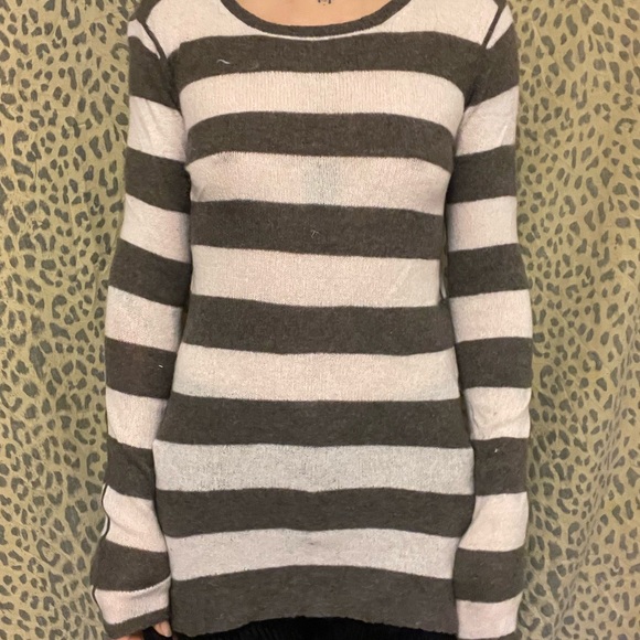 Line Cashmere Sweater - Picture 2 of 3